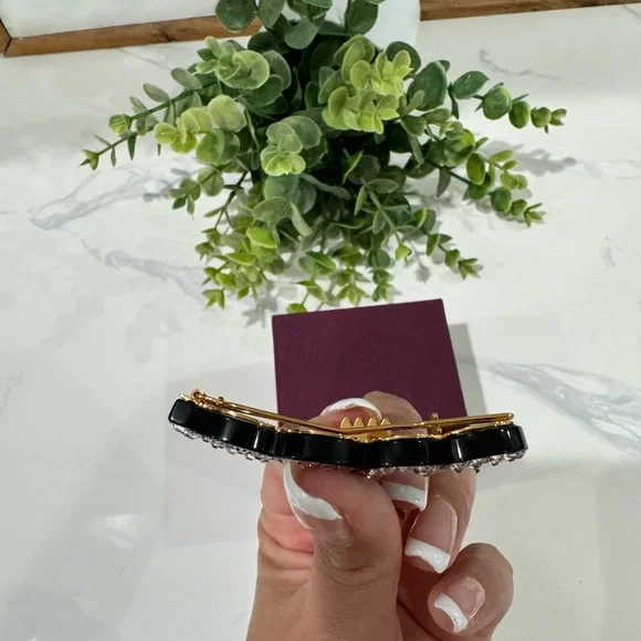 Authentic Crystal Gucci hair slide with box and dust bag GUCCI HAIR CLIP White With Crystals Box & Dust Pouch  main image 4